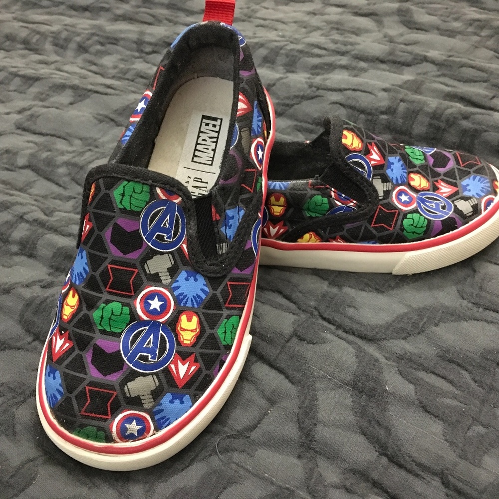 Marvel Avengers sneakers size 9 boys